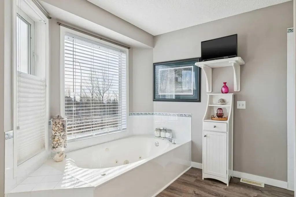 420 Rocky Ridge Bay NW Calgary AB T3G 4H8