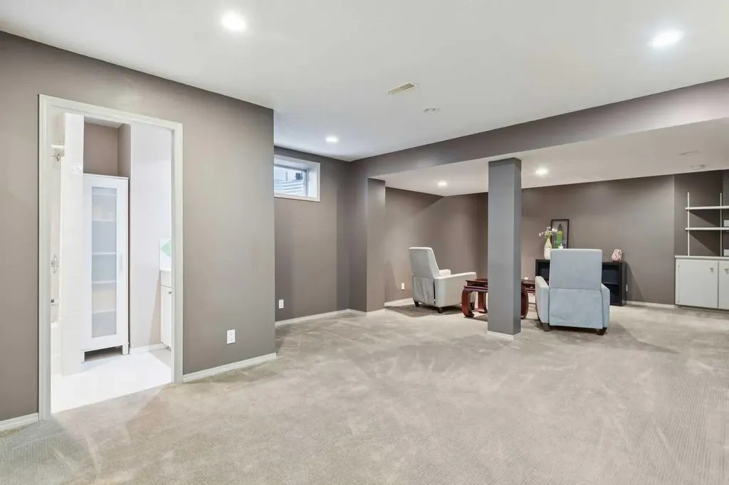 420 Rocky Ridge Bay NW Calgary AB T3G 4H8