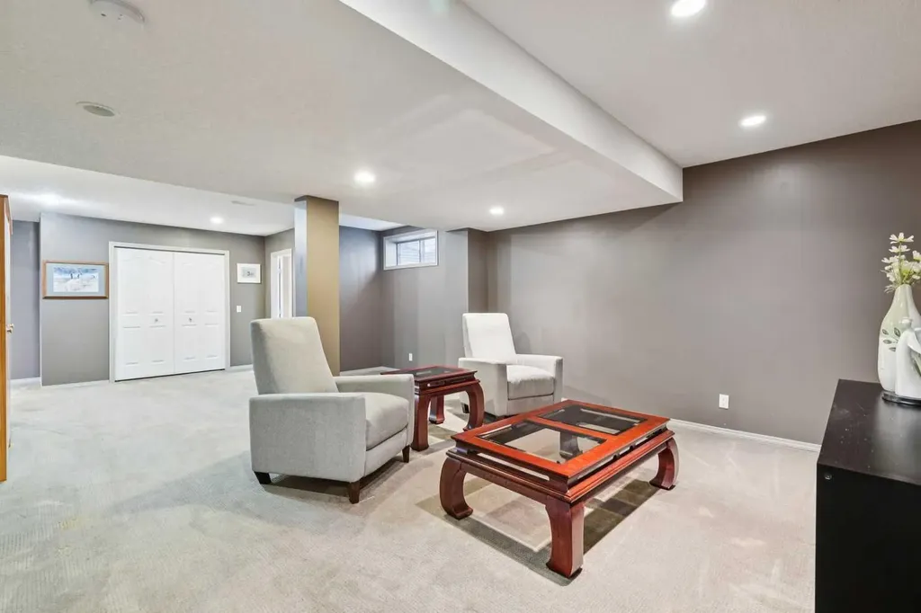 420 Rocky Ridge Bay NW Calgary AB T3G 4H8