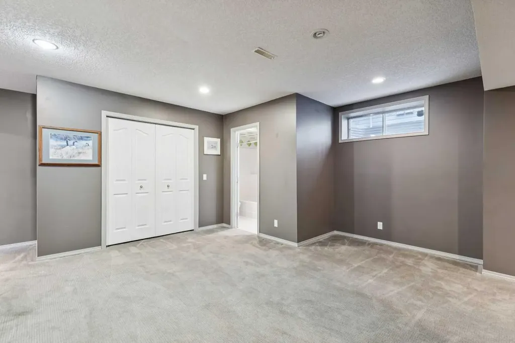 420 Rocky Ridge Bay NW Calgary AB T3G 4H8