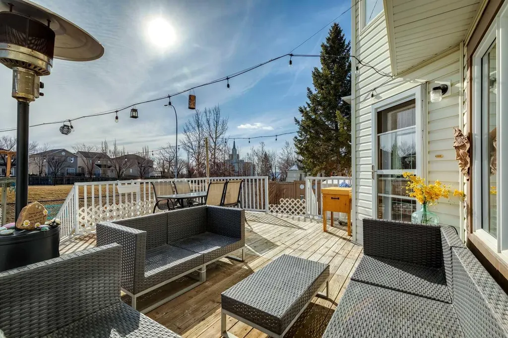 420 Rocky Ridge Bay NW Calgary AB T3G 4H8