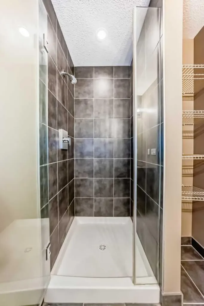 4303 1 Street NE Calgary AB T2E 7M3