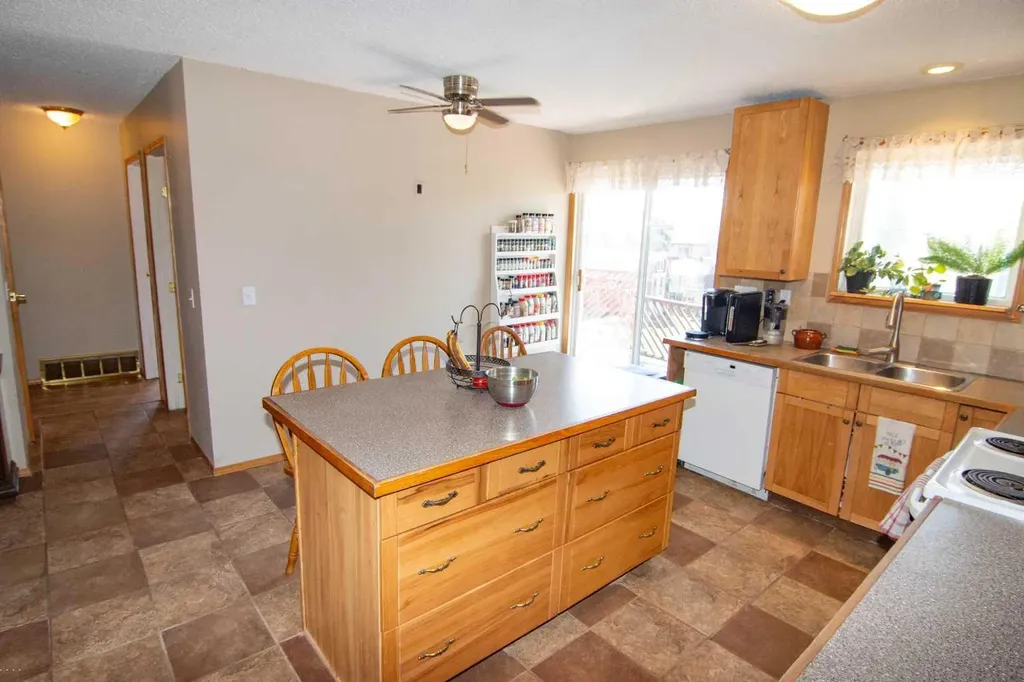 640 Mcculloch Crescent Irricana AB T0M1B0