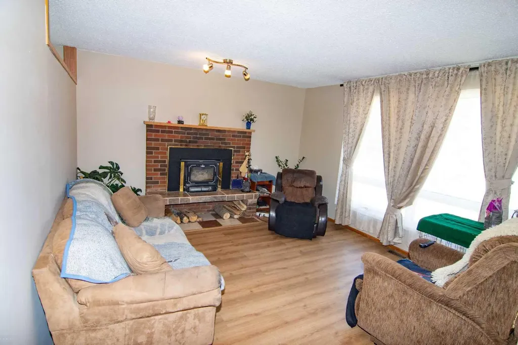 640 Mcculloch Crescent Irricana AB T0M1B0