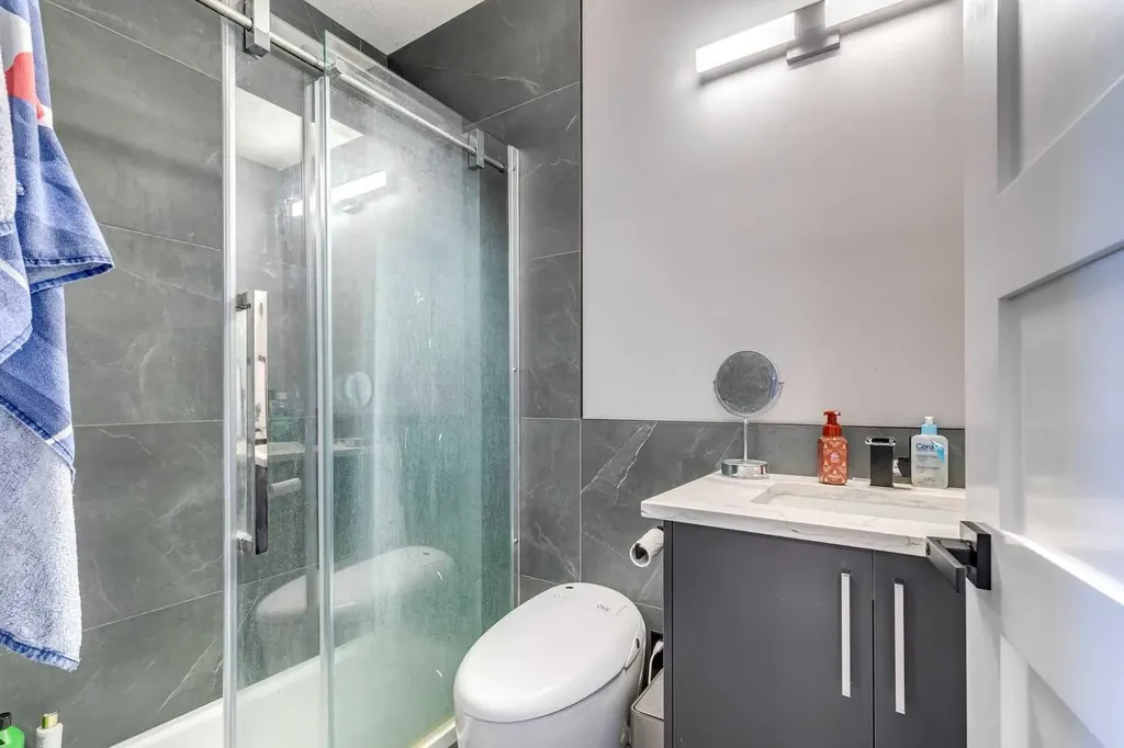 168 Rainbow Falls Heath Chestermere AB T1X 0N4