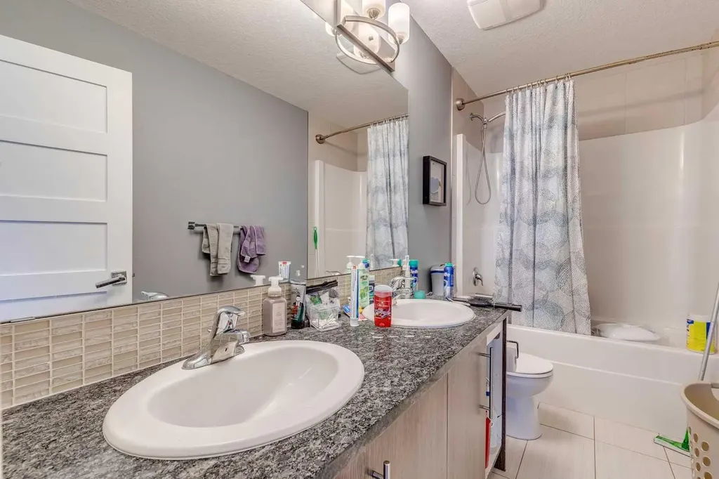 168 Rainbow Falls Heath Chestermere AB T1X 0N4