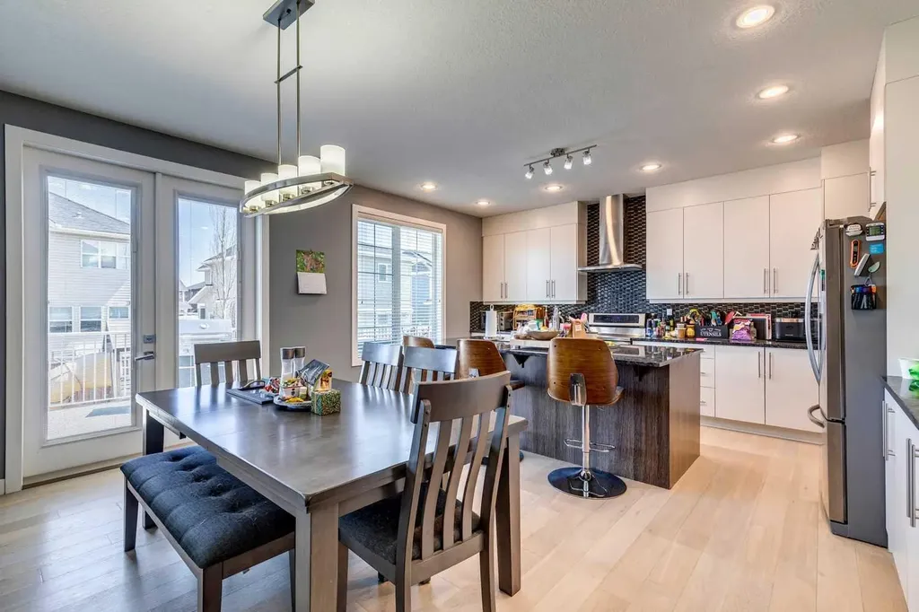 168 Rainbow Falls Heath Chestermere AB T1X 0N4