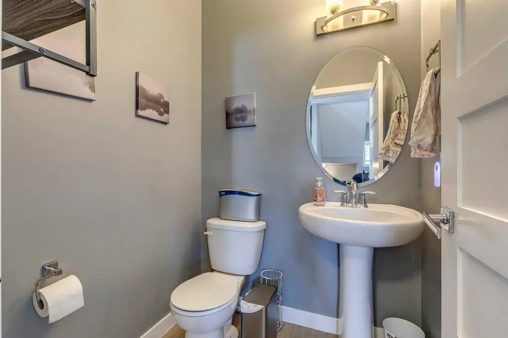 168 Rainbow Falls Heath Chestermere AB T1X 0N4