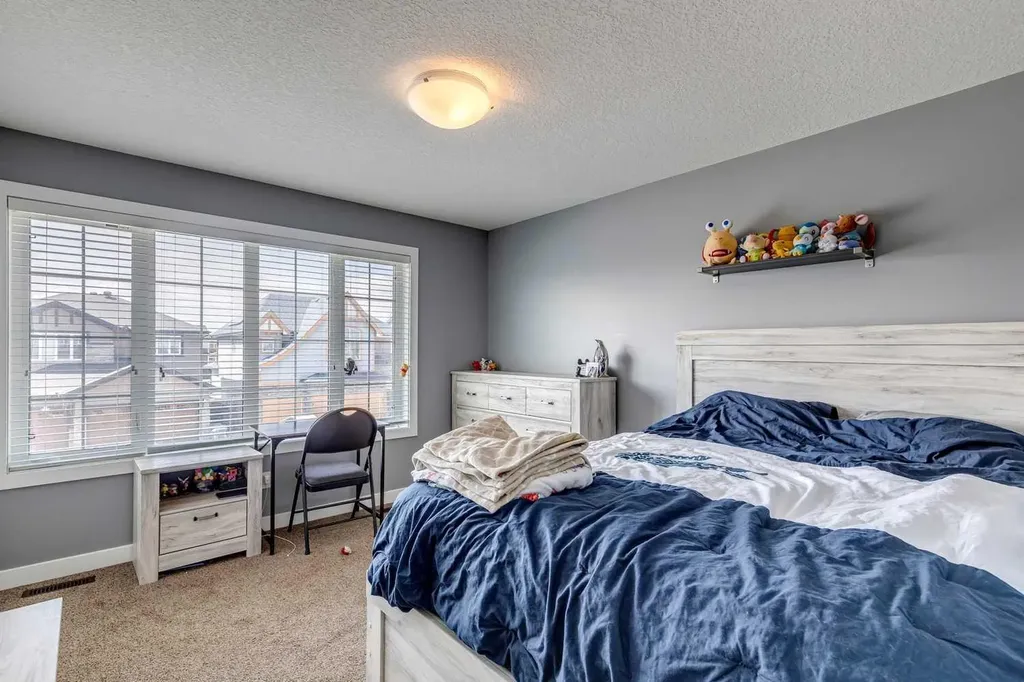 168 Rainbow Falls Heath Chestermere AB T1X 0N4