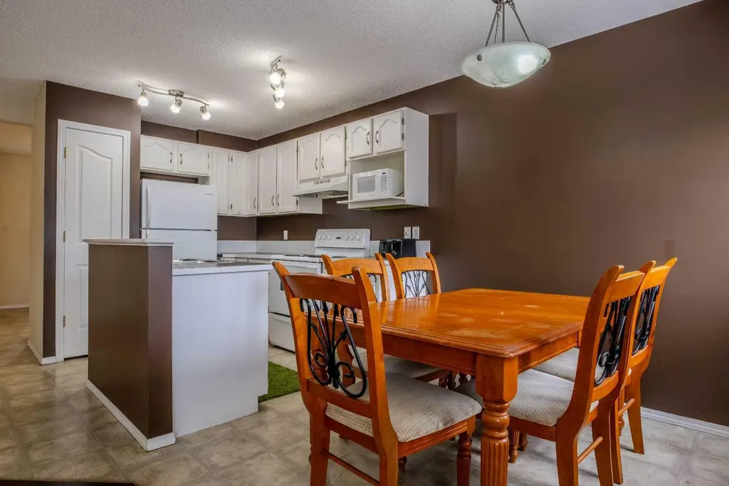 161 Saddlecrest Close NE Calgary AB T3J 5B6