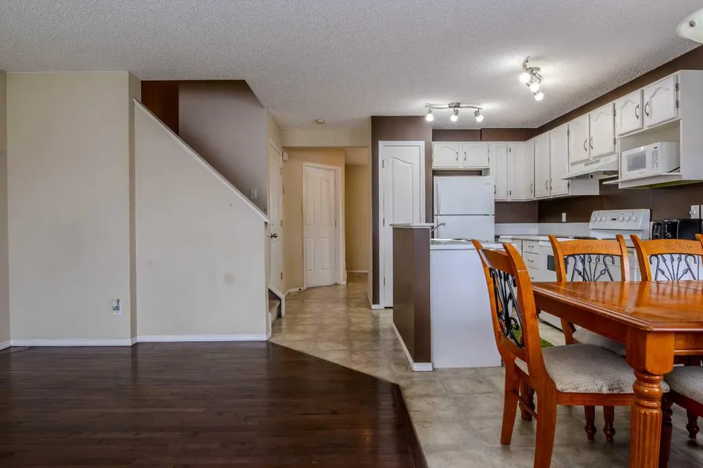 161 Saddlecrest Close NE Calgary AB T3J 5B6