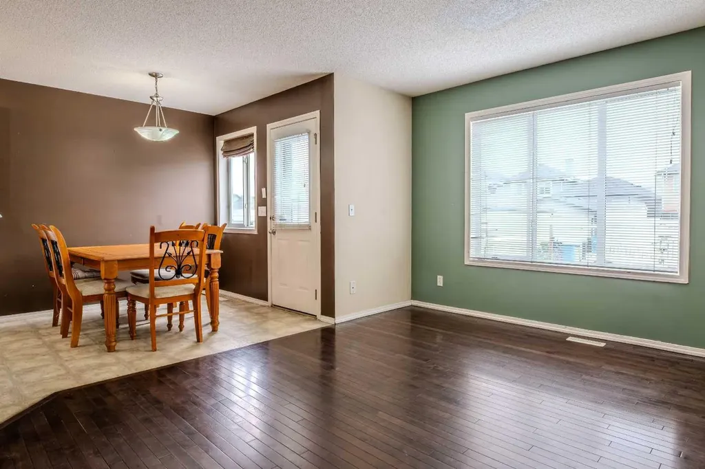 161 Saddlecrest Close NE Calgary AB T3J 5B6