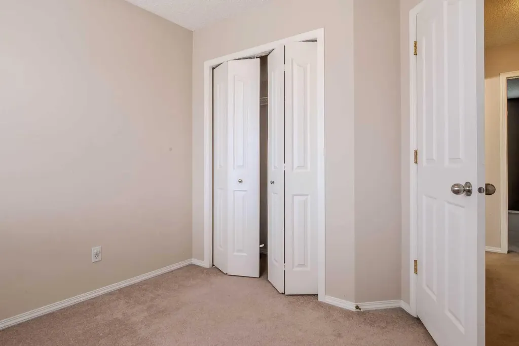 161 Saddlecrest Close NE Calgary AB T3J 5B6