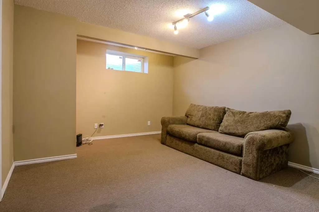 161 Saddlecrest Close NE Calgary AB T3J 5B6