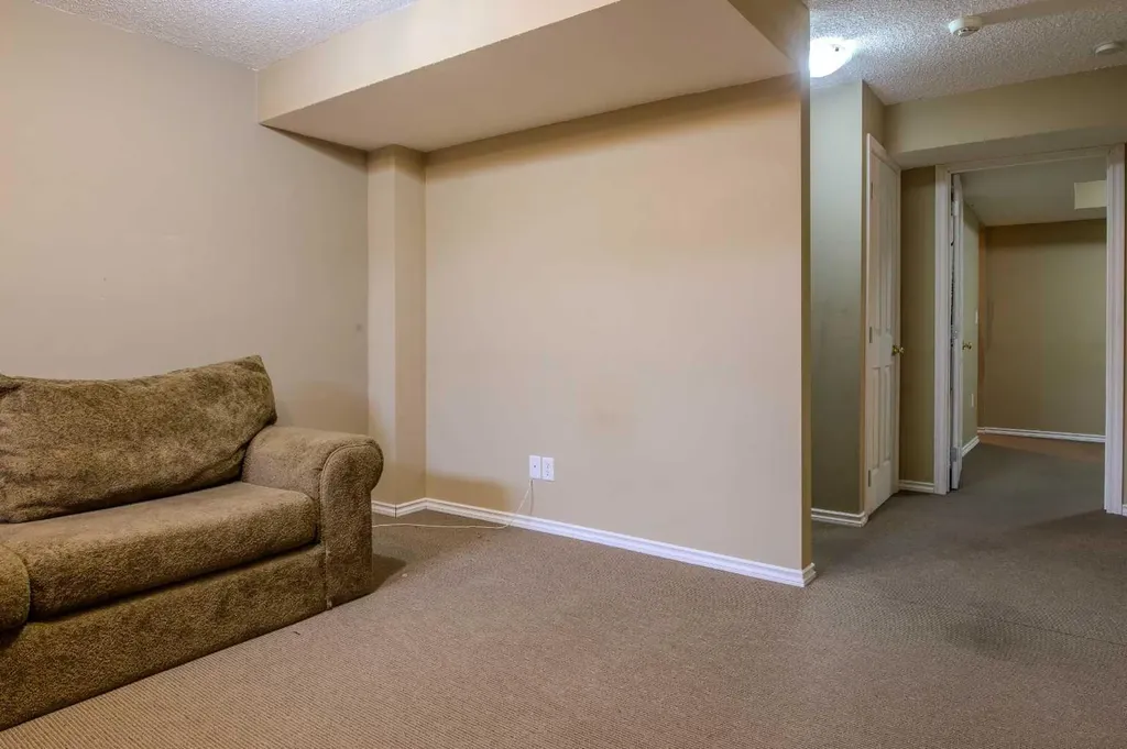 161 Saddlecrest Close NE Calgary AB T3J 5B6