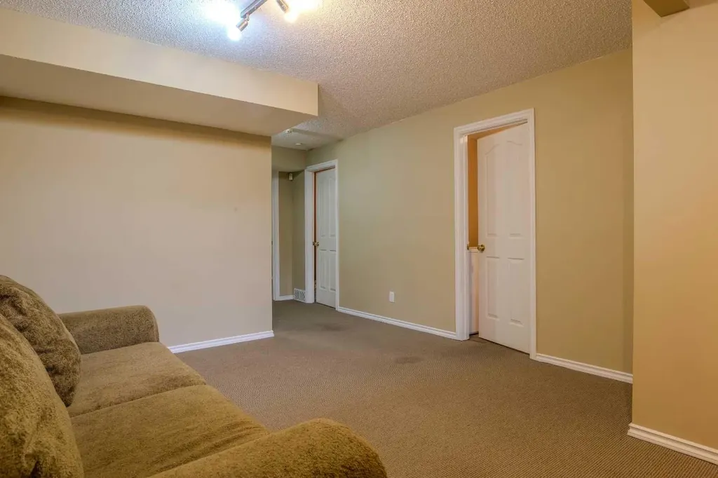 161 Saddlecrest Close NE Calgary AB T3J 5B6