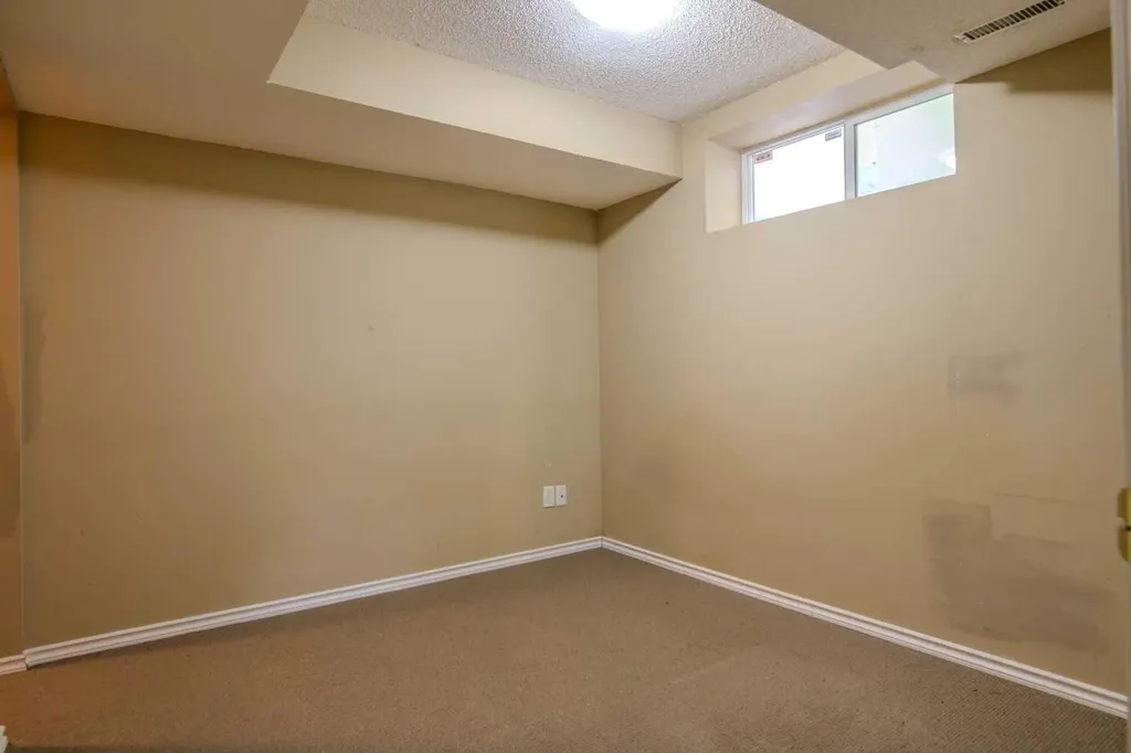 161 Saddlecrest Close NE Calgary AB T3J 5B6