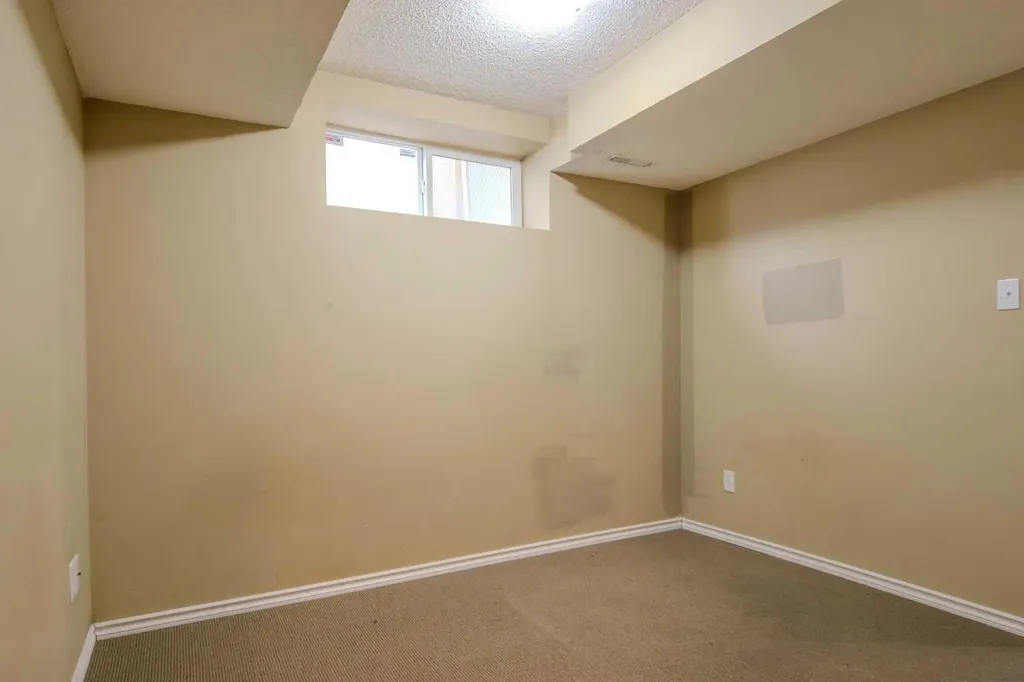 161 Saddlecrest Close NE Calgary AB T3J 5B6