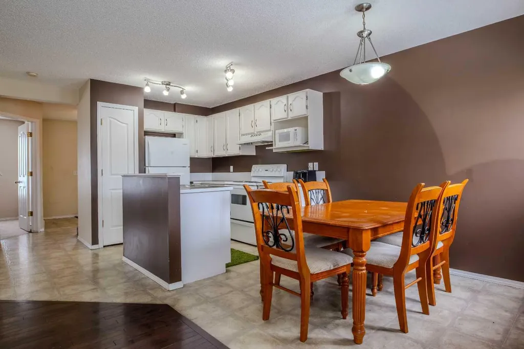 161 Saddlecrest Close NE Calgary AB T3J 5B6