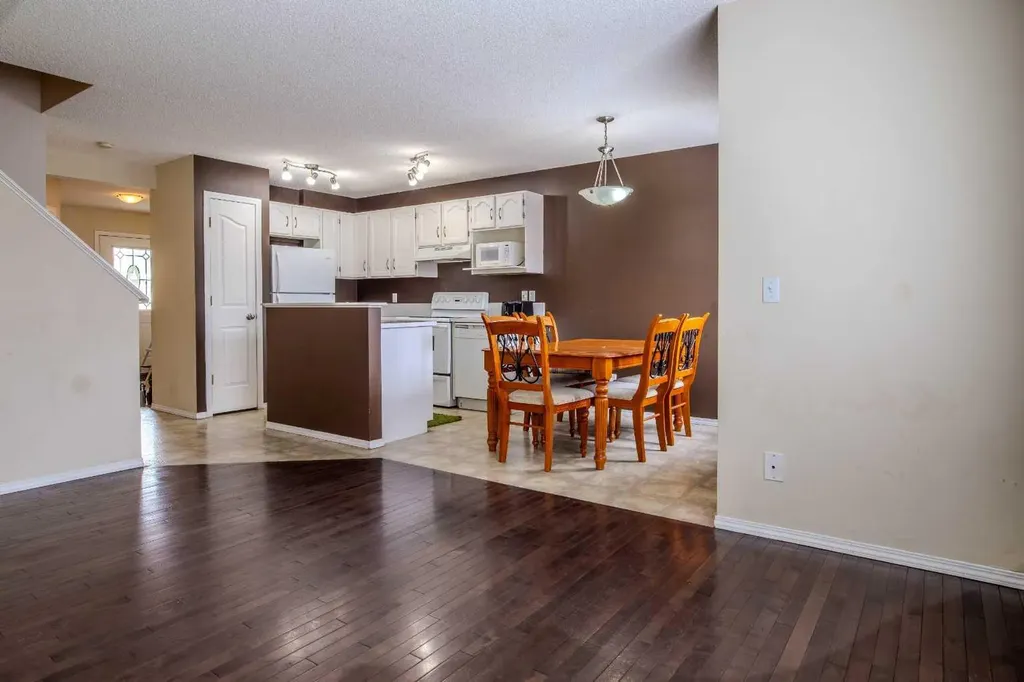 161 Saddlecrest Close NE Calgary AB T3J 5B6