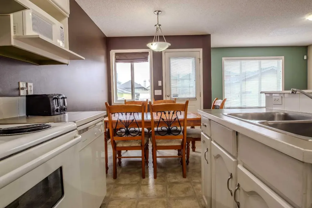 161 Saddlecrest Close NE Calgary AB T3J 5B6