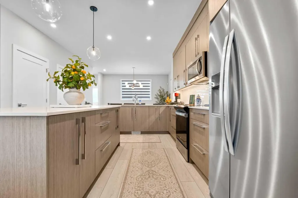 1053 West Lakeview Chestermere AB T1X2T2