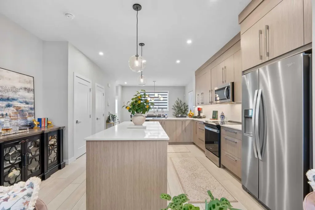 1053 West Lakeview Chestermere AB T1X2T2