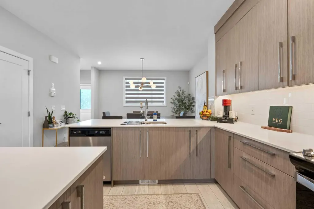 1053 West Lakeview Chestermere AB T1X2T2