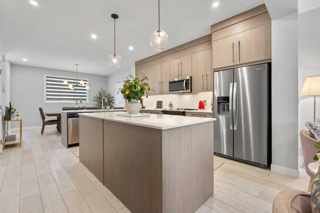 1053 West Lakeview Chestermere AB T1X2T2