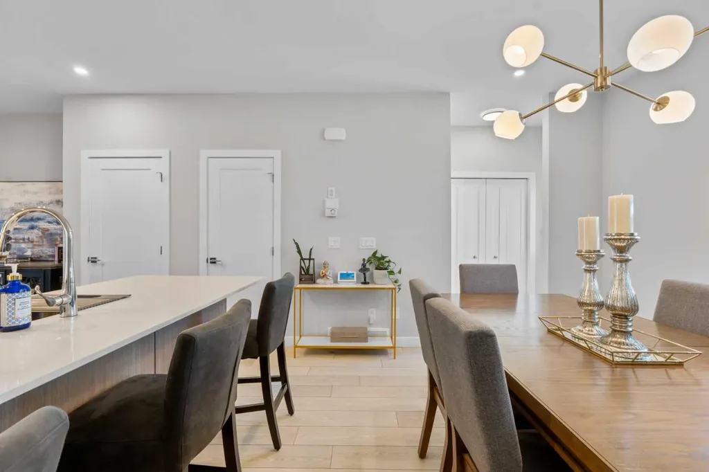 1053 West Lakeview Chestermere AB T1X2T2