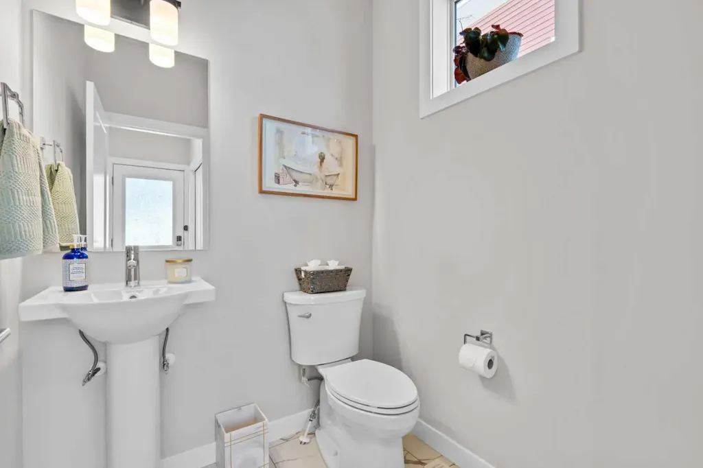 1053 West Lakeview Chestermere AB T1X2T2