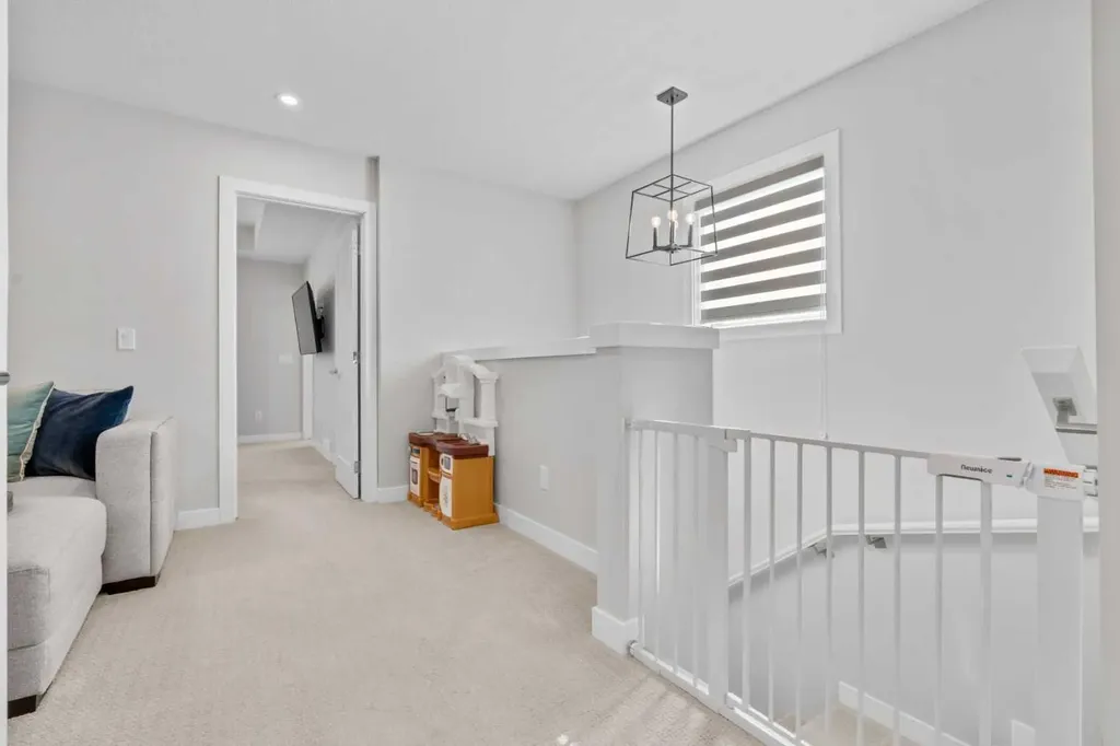 1053 West Lakeview Chestermere AB T1X2T2