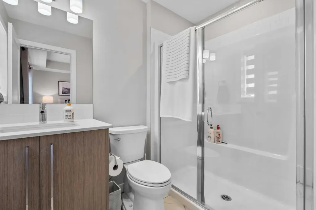 1053 West Lakeview Chestermere AB T1X2T2
