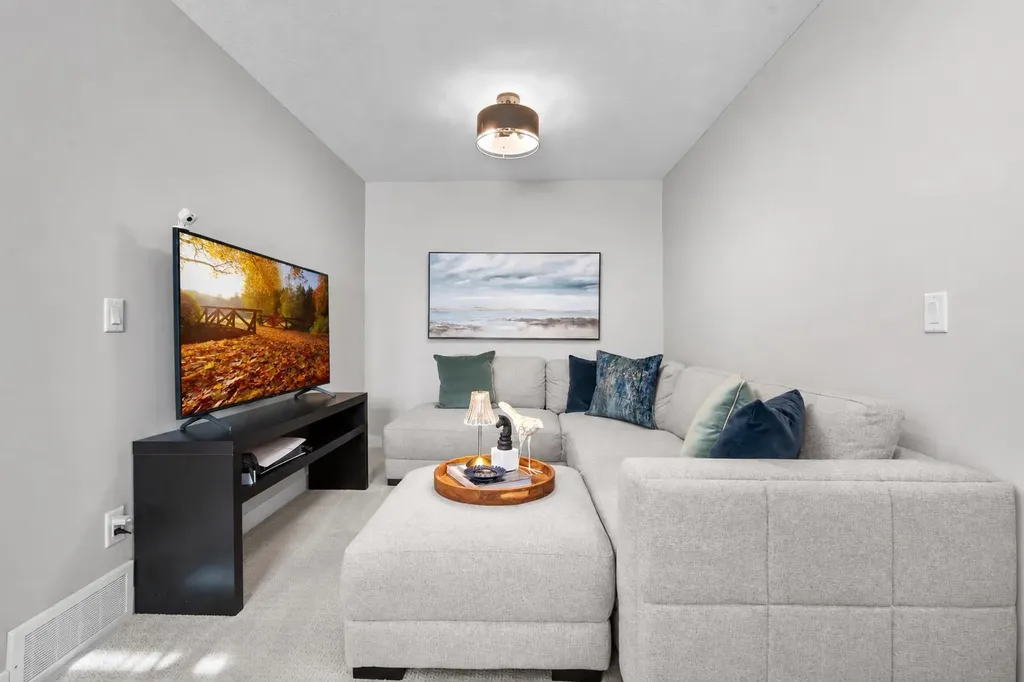 1053 West Lakeview Chestermere AB T1X2T2