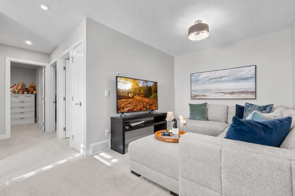 1053 West Lakeview Chestermere AB T1X2T2