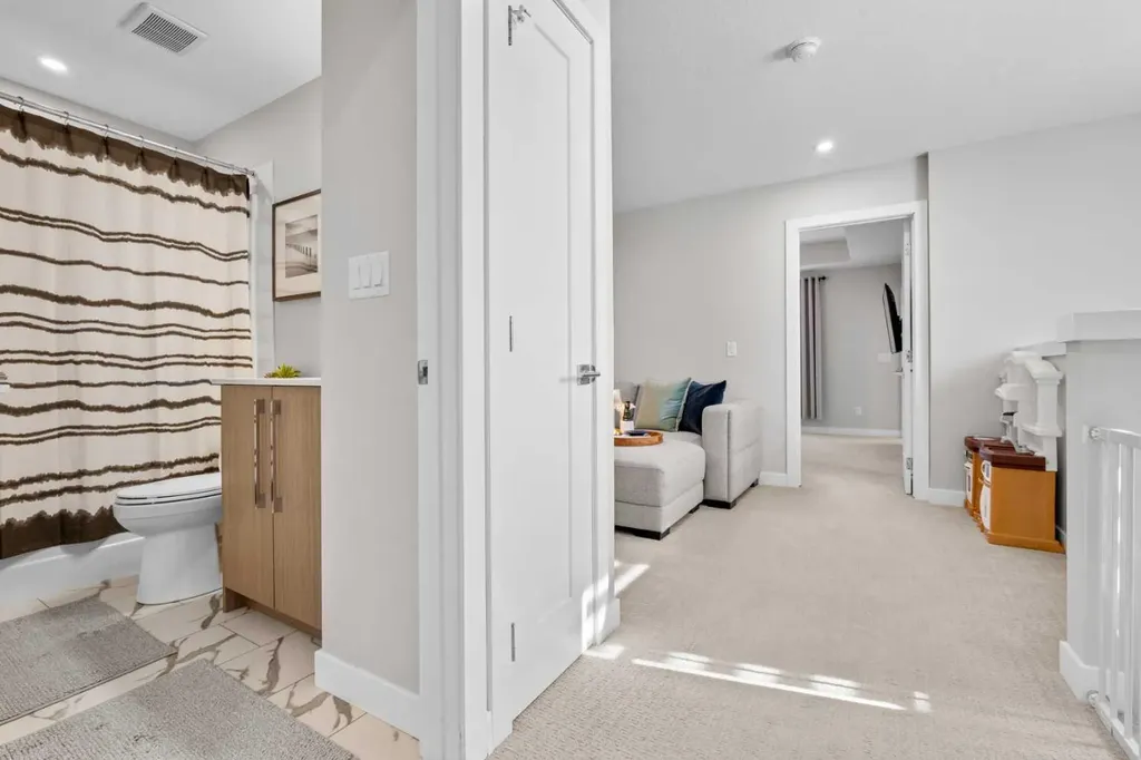 1053 West Lakeview Chestermere AB T1X2T2