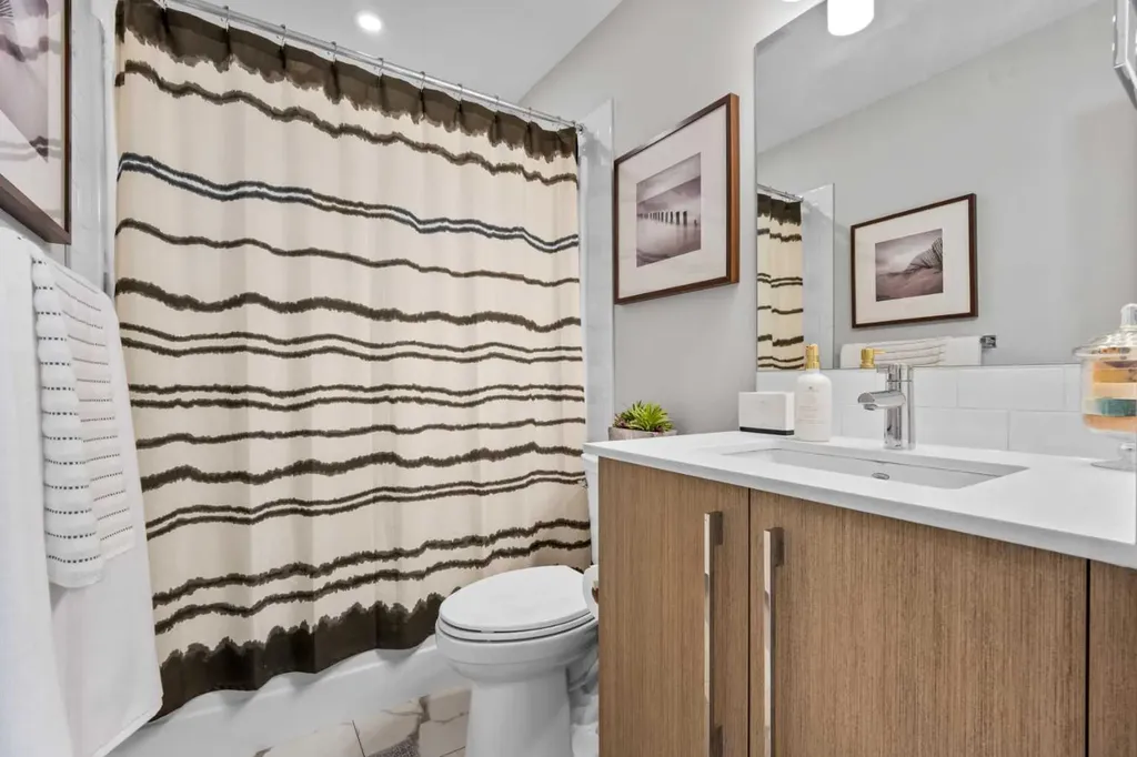 1053 West Lakeview Chestermere AB T1X2T2