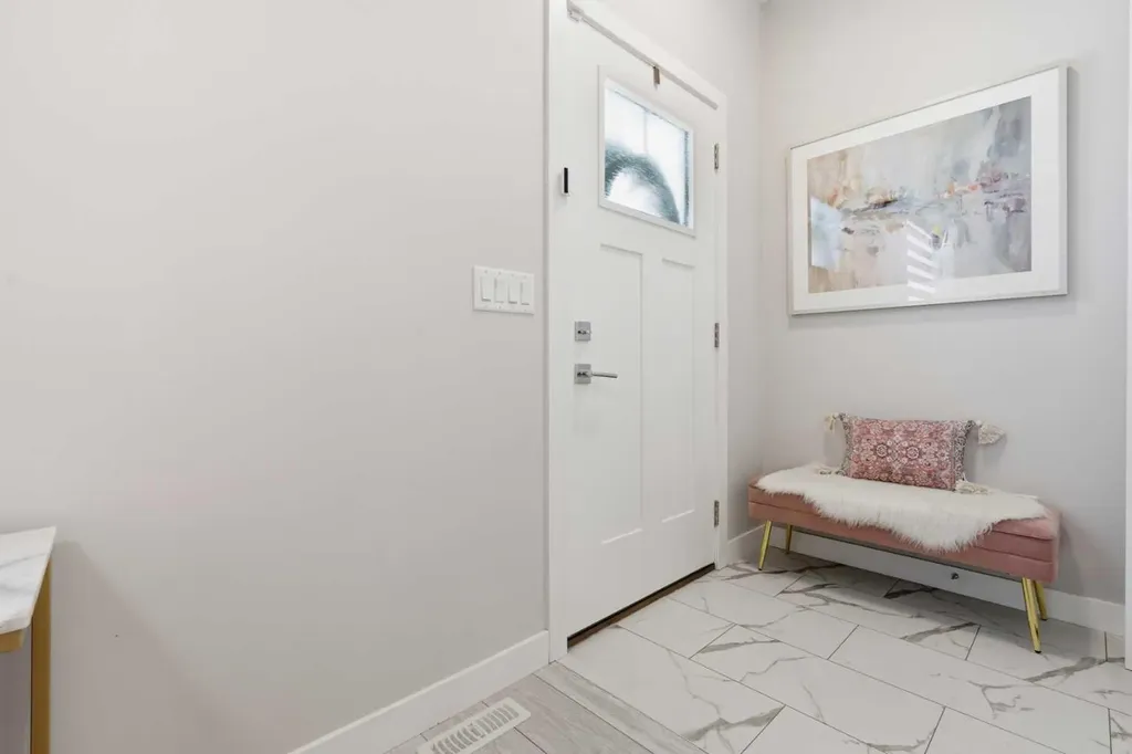 1053 West Lakeview Chestermere AB T1X2T2