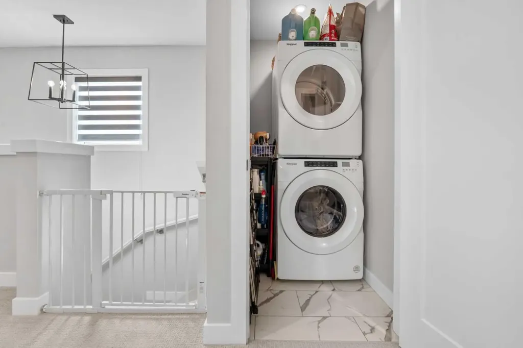 1053 West Lakeview Chestermere AB T1X2T2