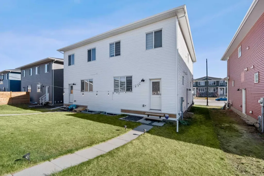 1053 West Lakeview Chestermere AB T1X2T2