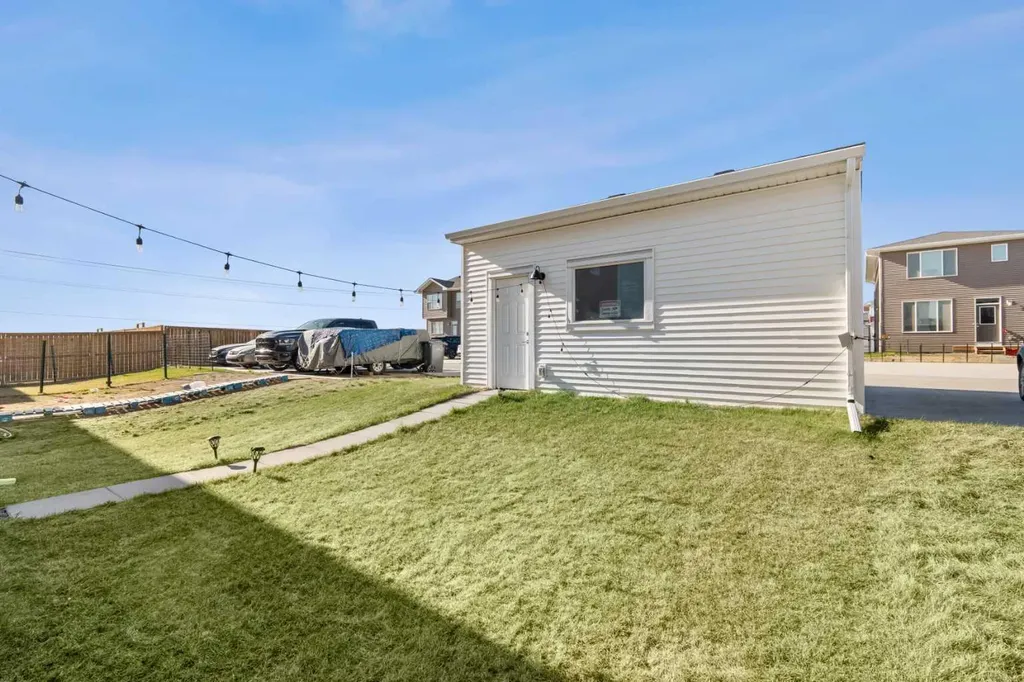 1053 West Lakeview Chestermere AB T1X2T2