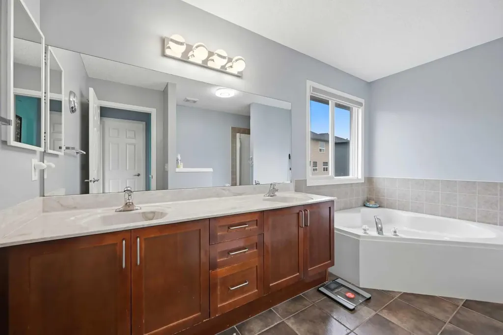 61 Saddleland Drive NE Calgary AB T3J 5J3