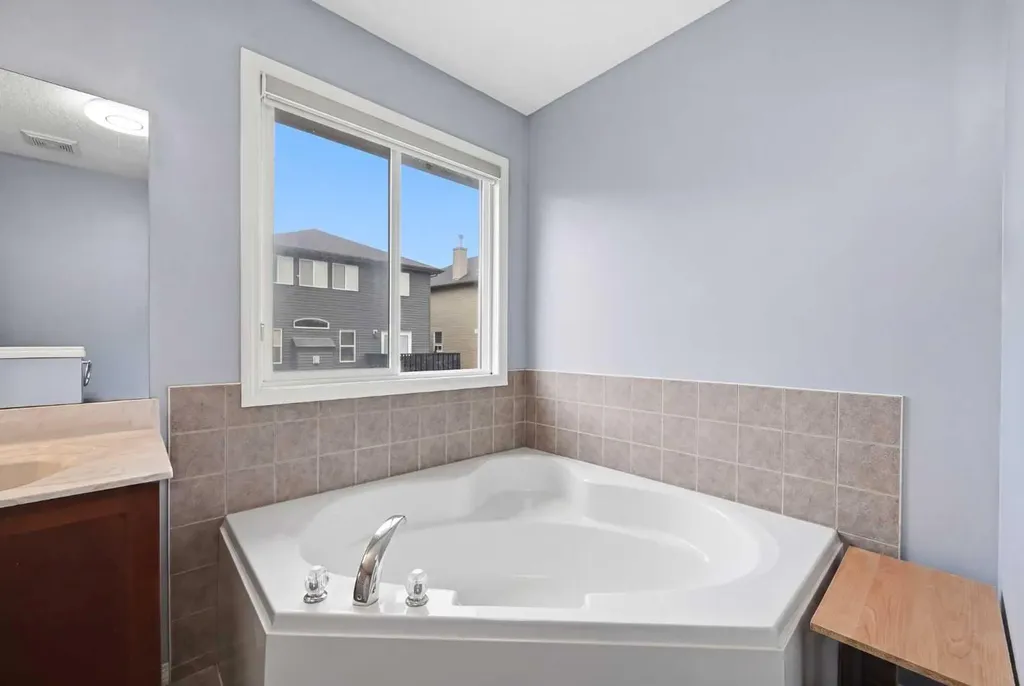 61 Saddleland Drive NE Calgary AB T3J 5J3