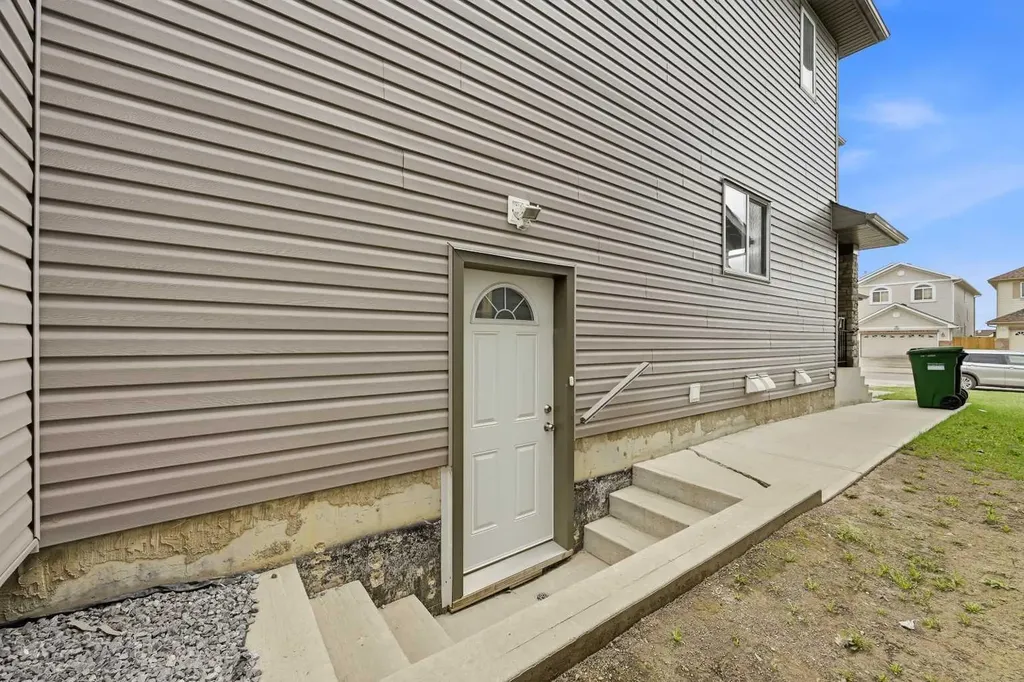 61 Saddleland Drive NE Calgary AB T3J 5J3