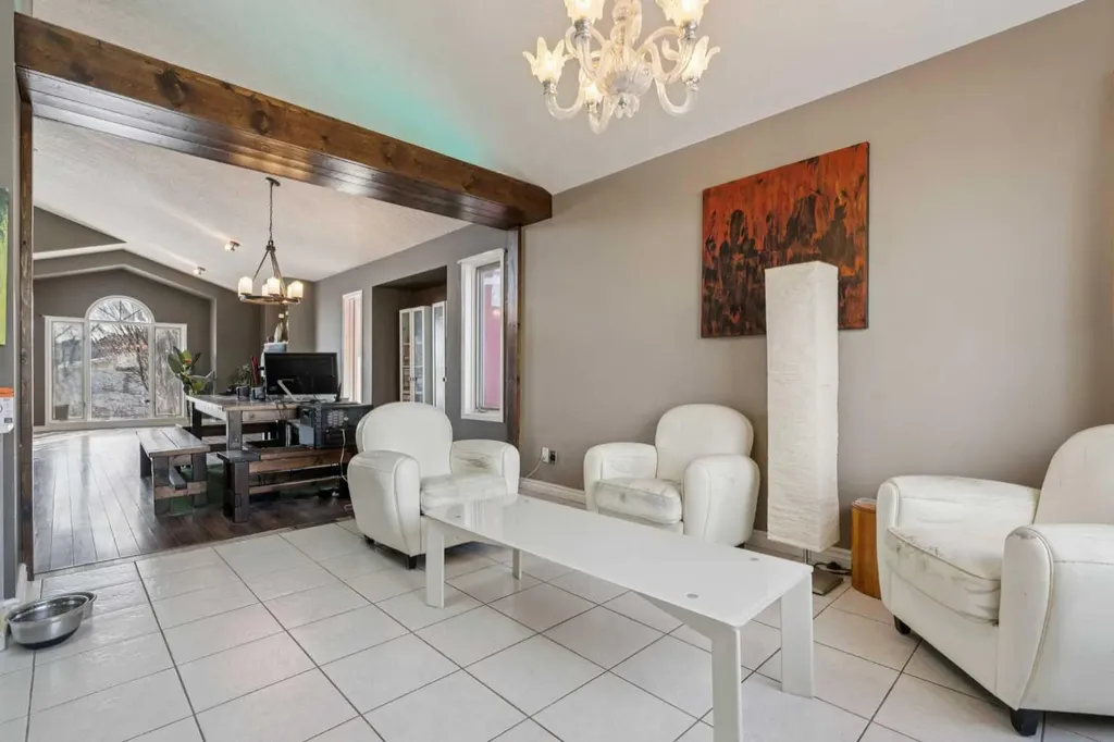 8373 Edgevalley Drive NW Calgary AB T3A 4X6