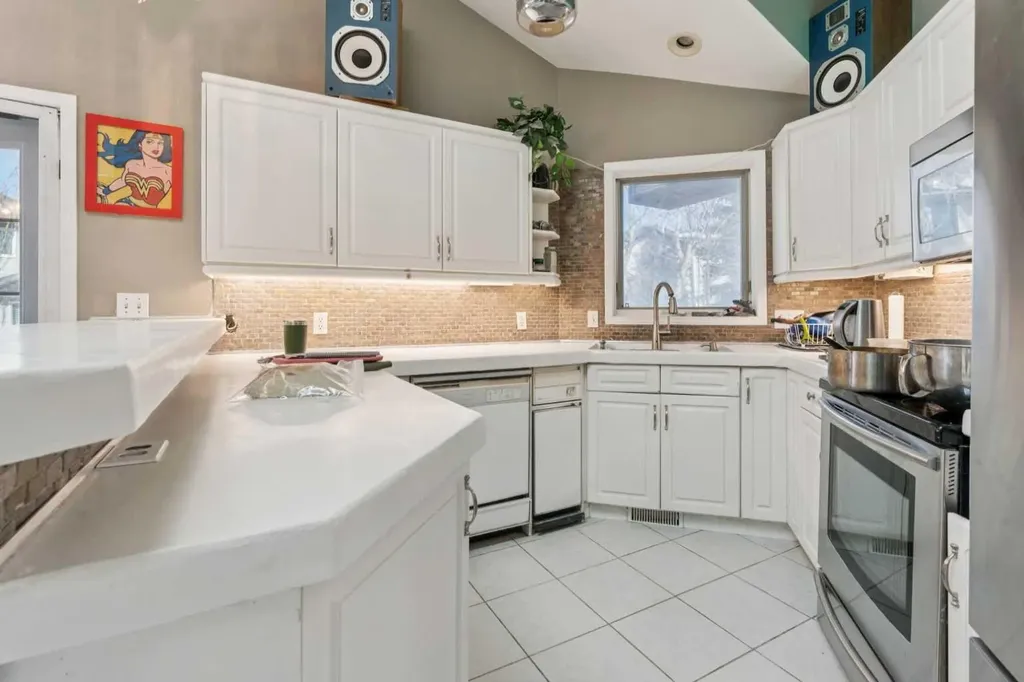 8373 Edgevalley Drive NW Calgary AB T3A 4X6