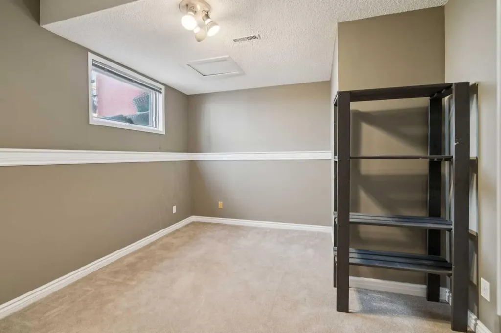 8373 Edgevalley Drive NW Calgary AB T3A 4X6