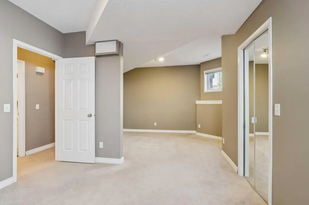 8373 Edgevalley Drive NW Calgary AB T3A 4X6