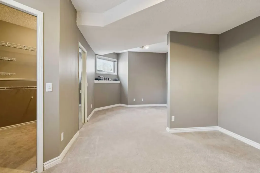 8373 Edgevalley Drive NW Calgary AB T3A 4X6