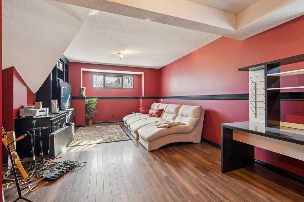 8373 Edgevalley Drive NW Calgary AB T3A 4X6